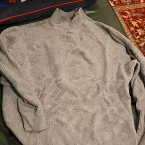 Banana Republic Women's Light Gray Turtleneck Sweater